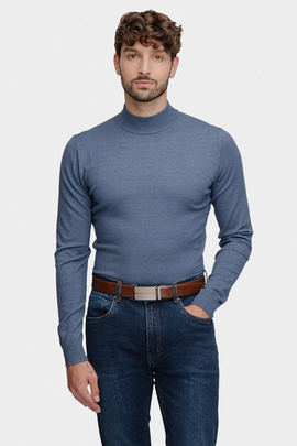 niebieski sweter