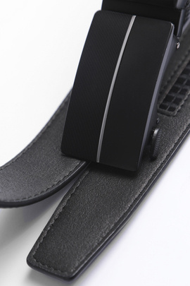 Czarny pasek z pełną klamrą 01114C90BPA