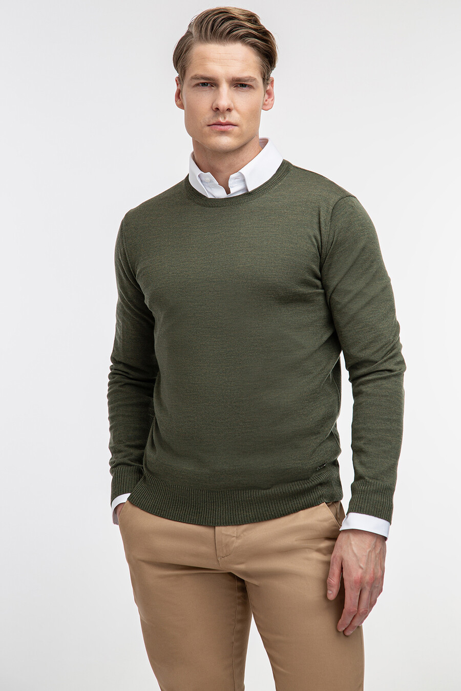 zielony sweter