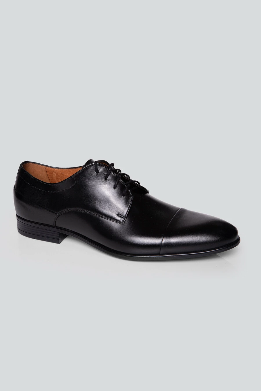 Czarne buty ze skóry naturalnej BUCNQ00127