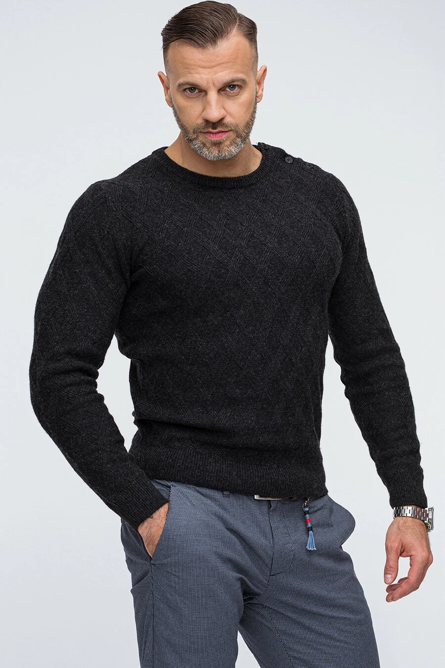 Czarny sweter na guziczki SWSR000449