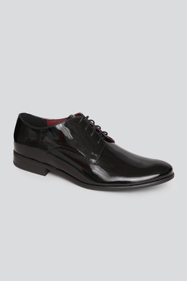 lakierowane buty