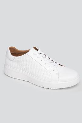 białe sneakersy