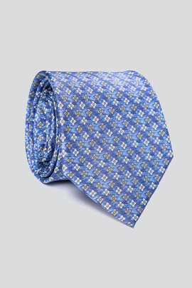niebieski krawat w kwiaty