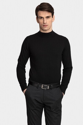 czarny sweter